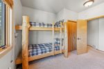 Bunk room with 2 bunks with 2 twin beds